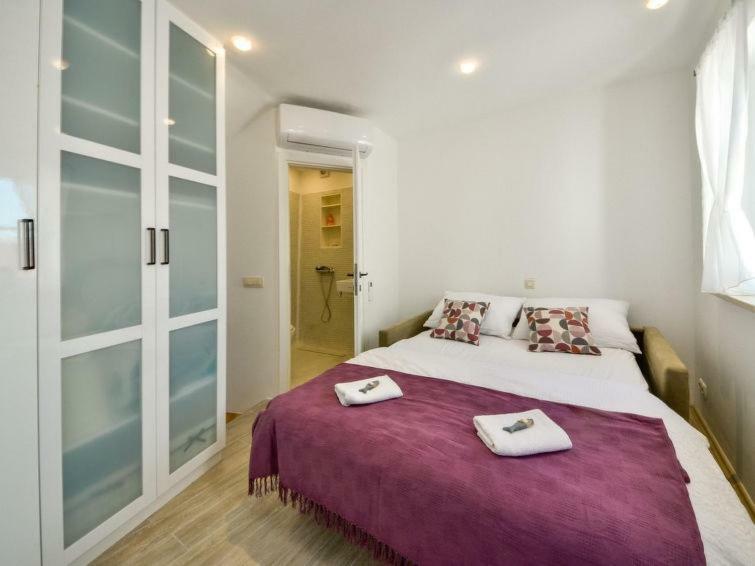 Lavender Villa Baska  Luaran gambar